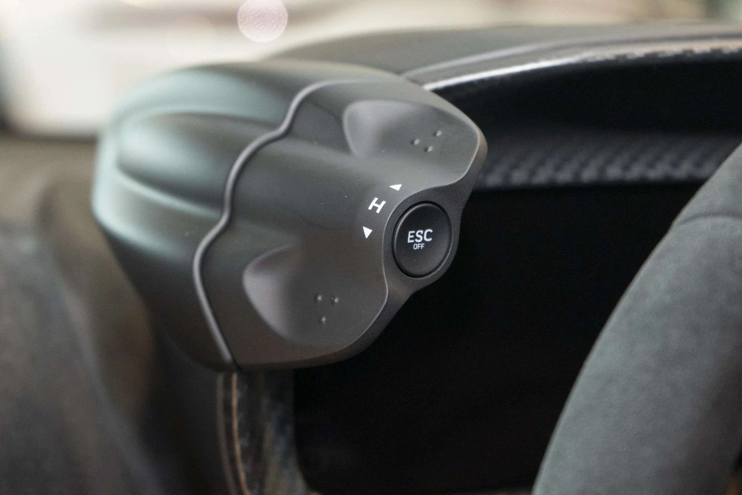 2027 McLaren 750S - Image 28 of 31