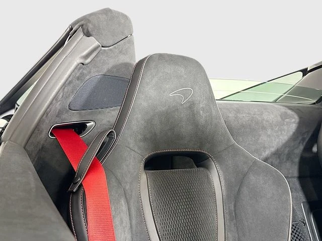 2027 McLaren 750S - Image 23 of 31