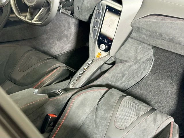 2027 McLaren 750S - Image 26 of 31