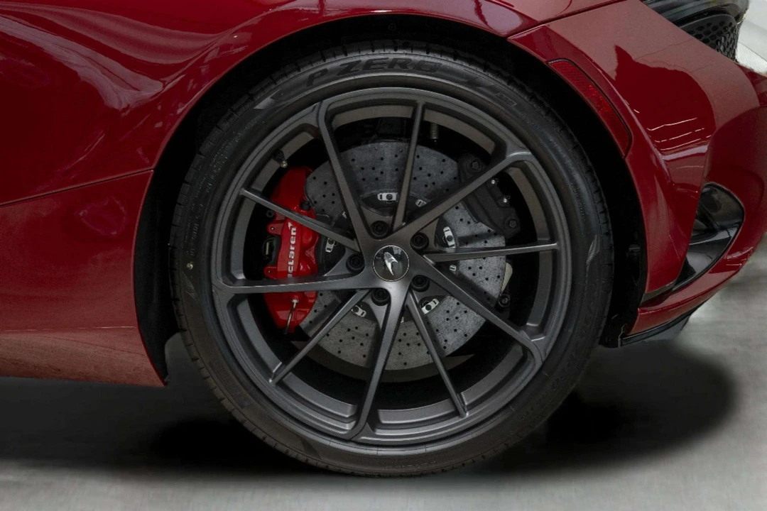 2027 McLaren 750S - Image 17 of 31