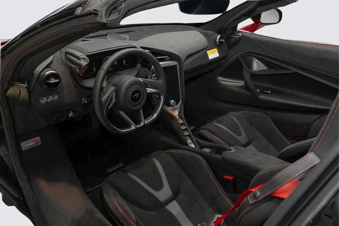 2027 McLaren 750S - Image 25 of 31