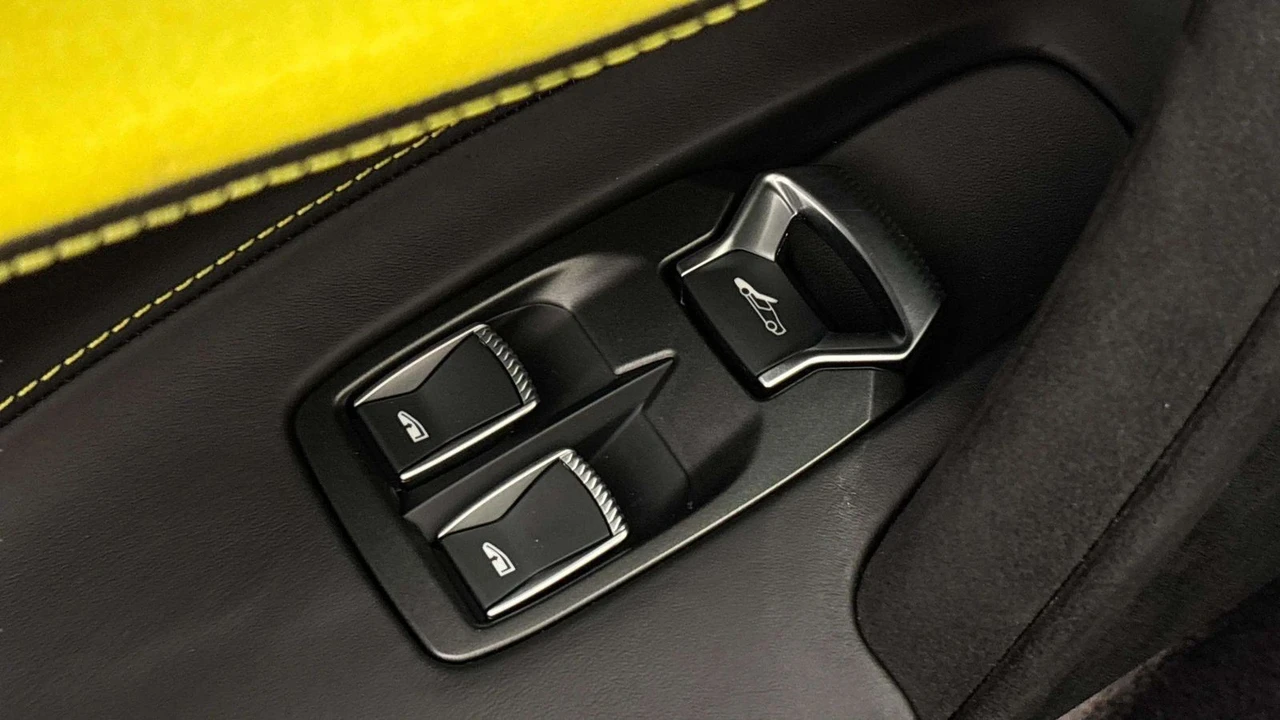 2027 McLaren 750S - Image 26 of 31