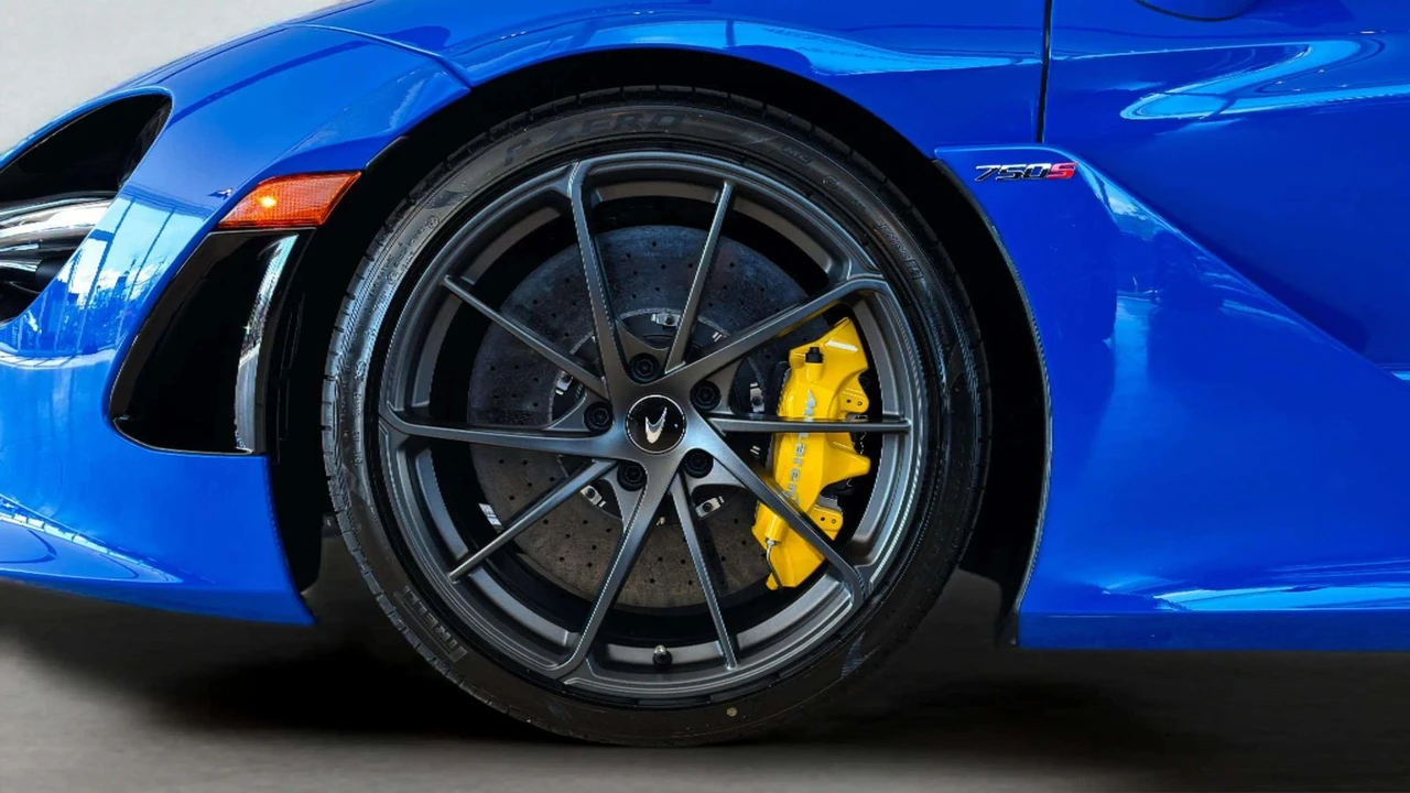2027 McLaren 750S - Image 11 of 31