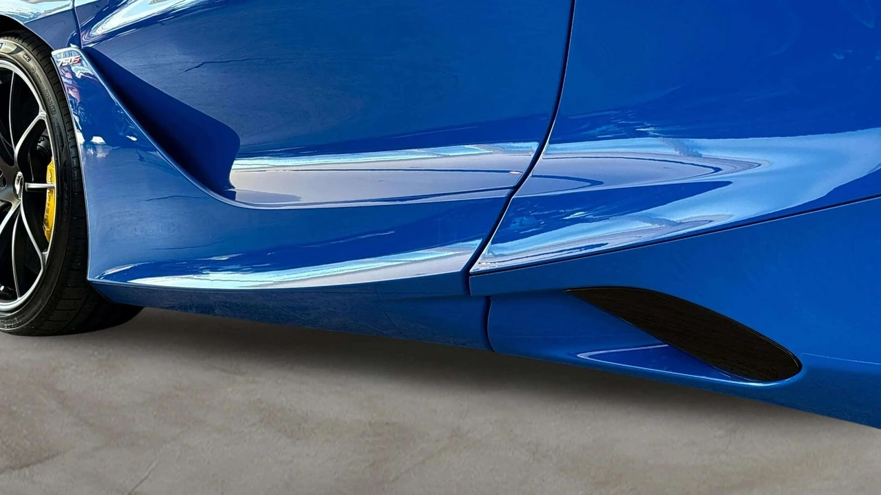 2027 McLaren 750S - Image 15 of 31