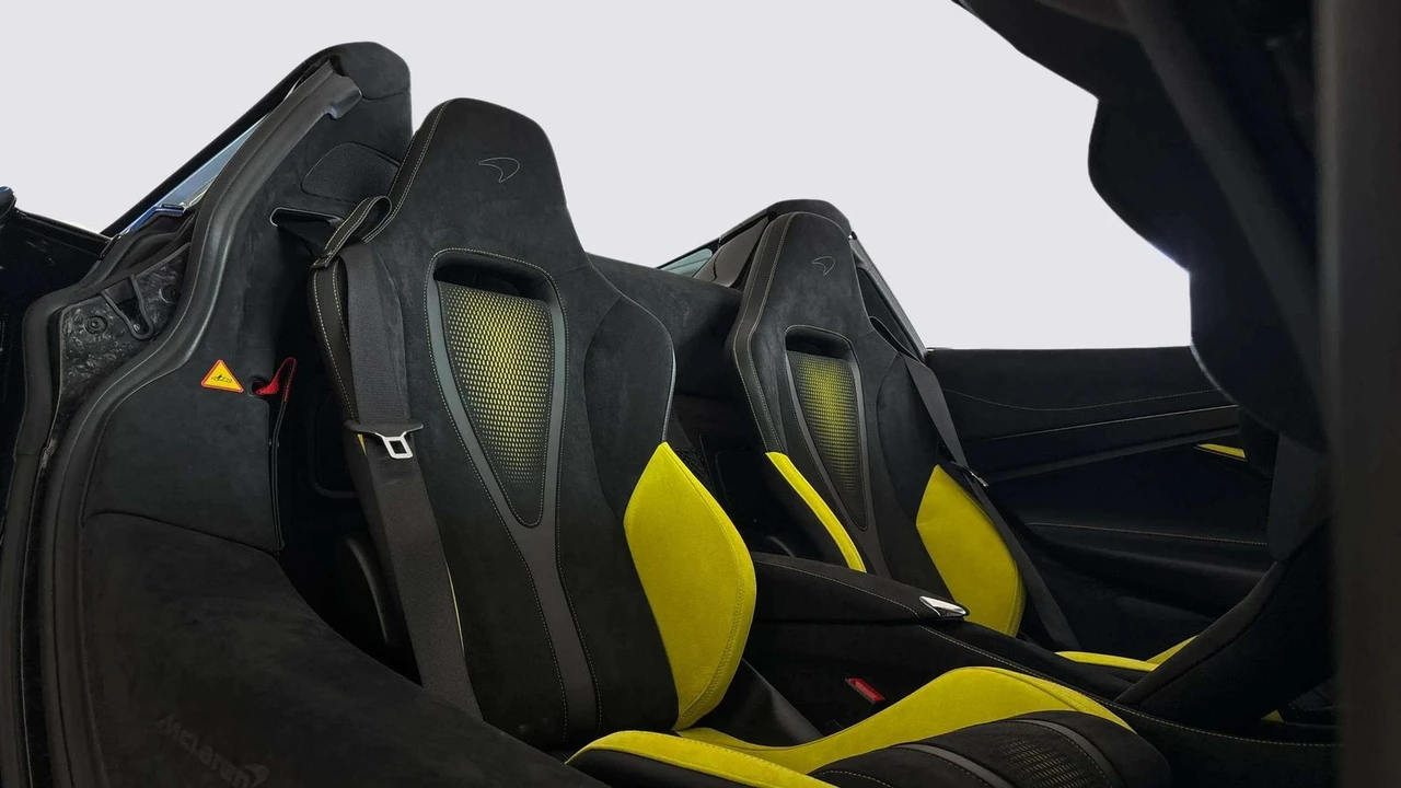 2027 McLaren 750S - Image 19 of 31