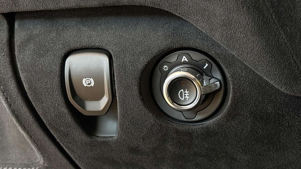 2027 McLaren 750S - Image 29 of 31