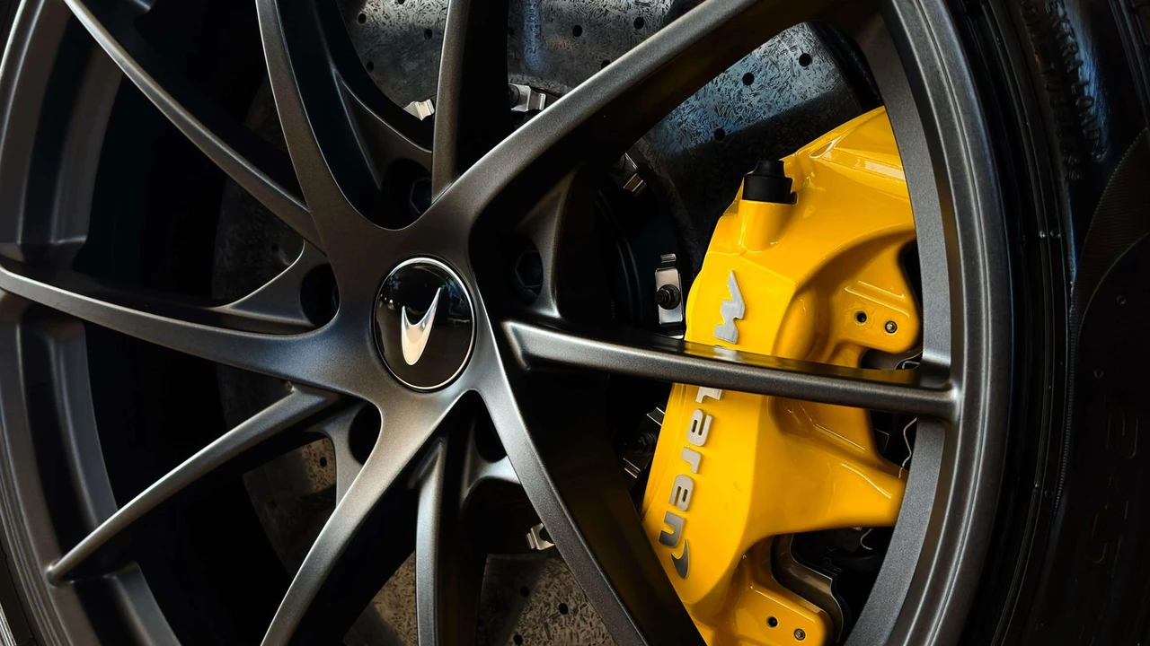 2027 McLaren 750S - Image 12 of 31