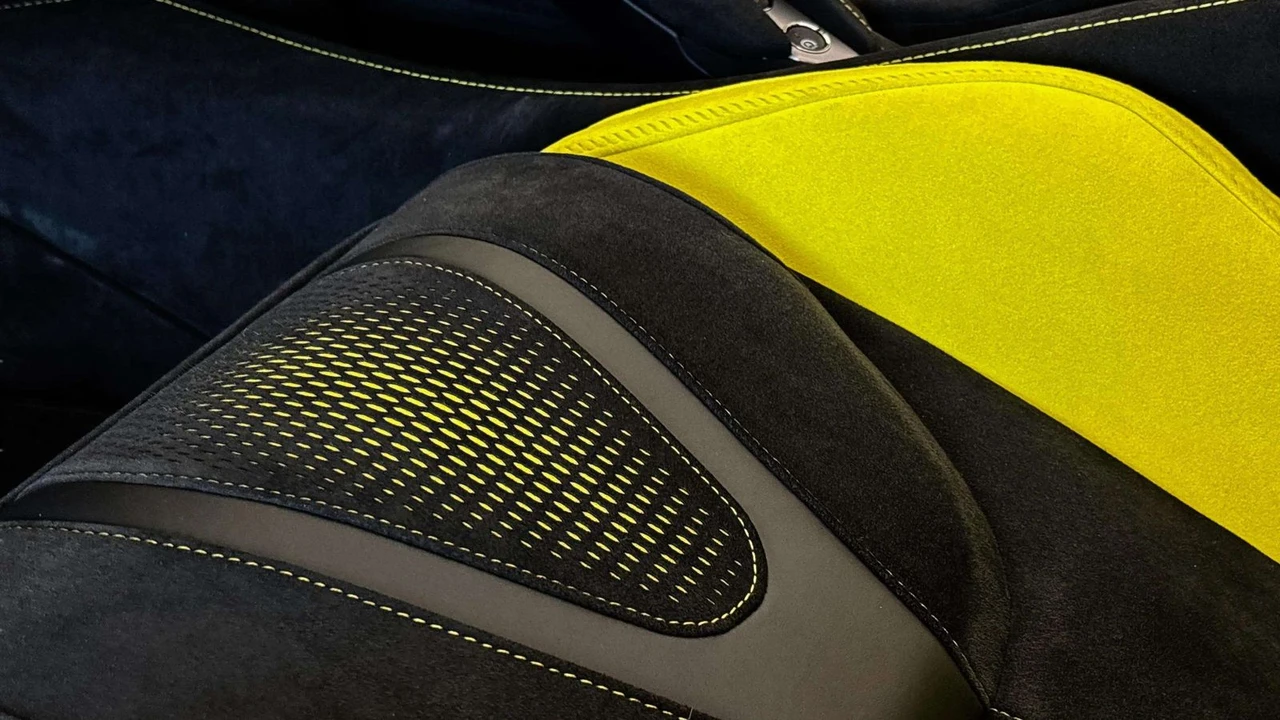 2027 McLaren 750S - Image 25 of 31