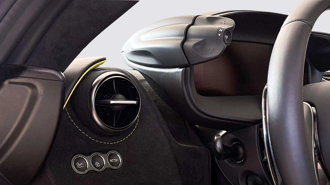2027 McLaren 750S - Image 28 of 31