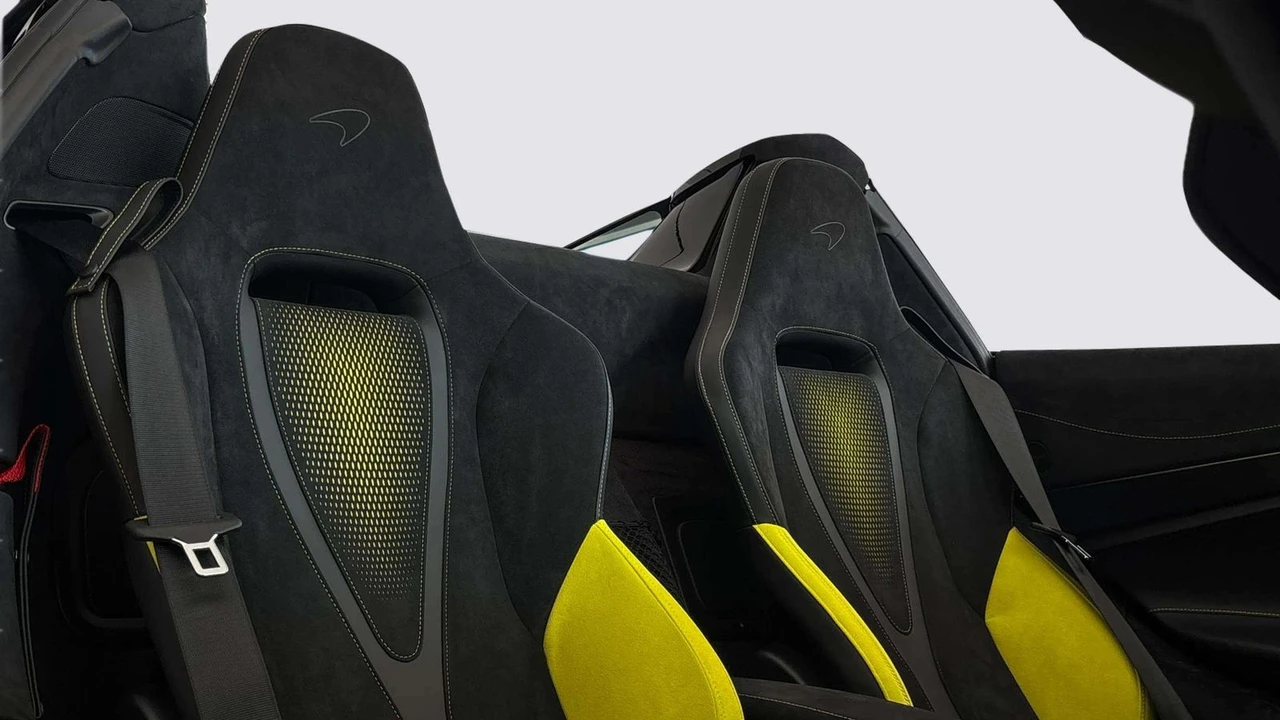 2027 McLaren 750S - Image 20 of 31