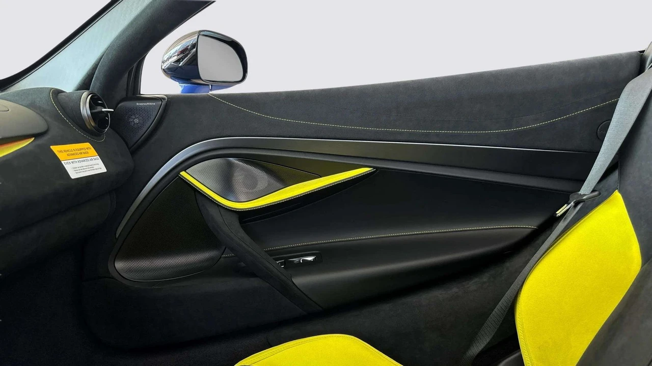 2027 McLaren 750S - Image 18 of 31