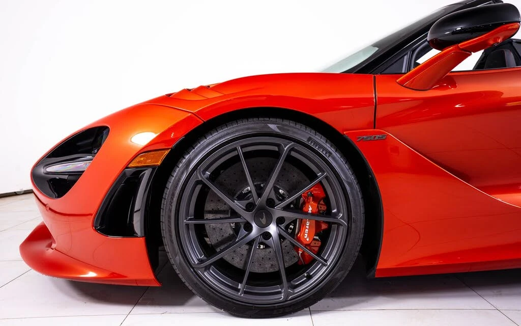 2027 McLaren 750S Spider - Image 17 of 26