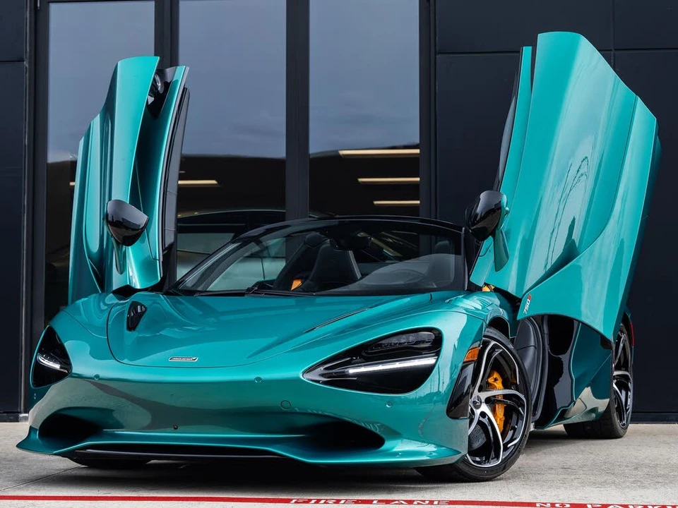 2027 McLaren 750S Spider - Image 2 of 31