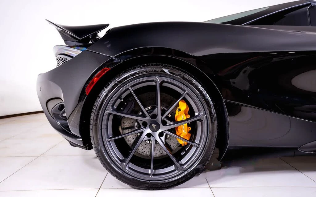 2027 McLaren 750S Spider - Image 18 of 25