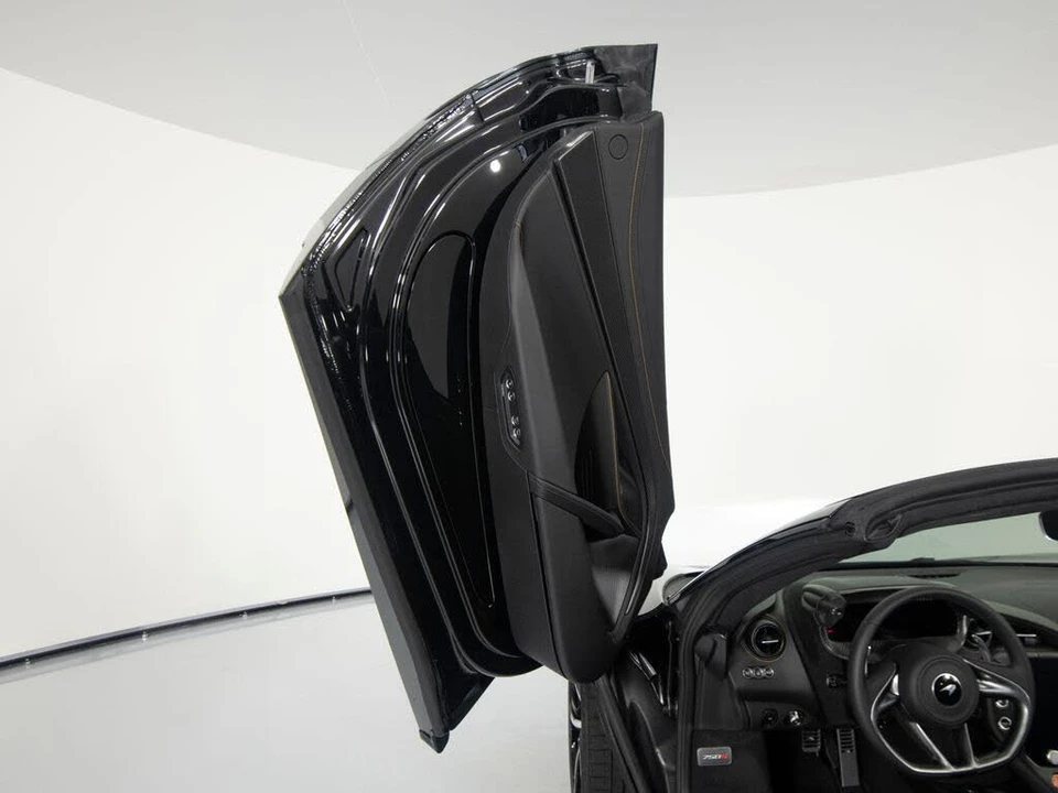2027 McLaren 750S Spider - Image 11 of 31