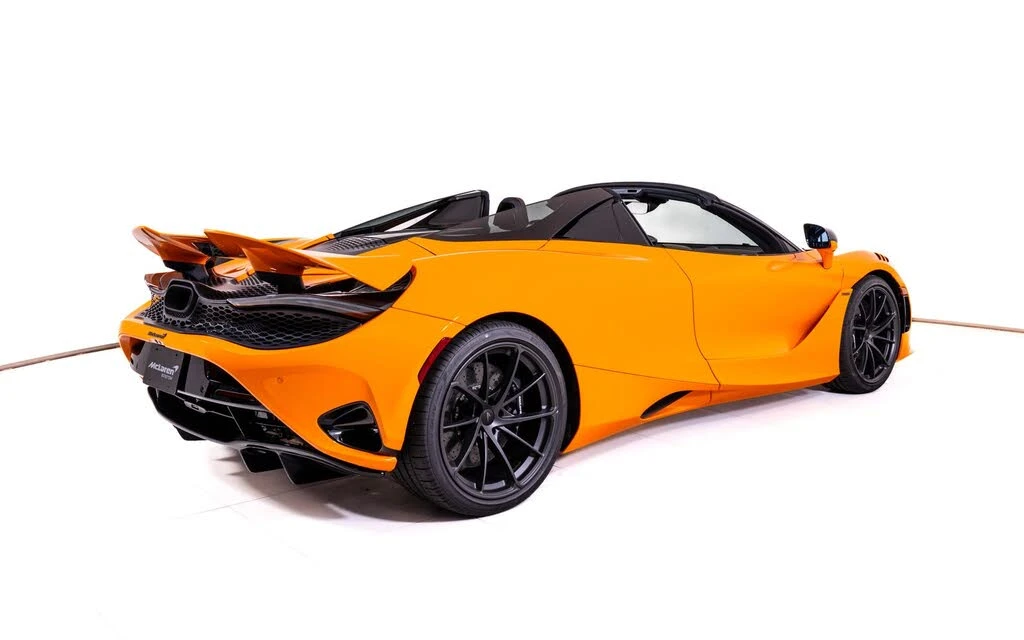 2027 McLaren 750S Spider - Image 7 of 26