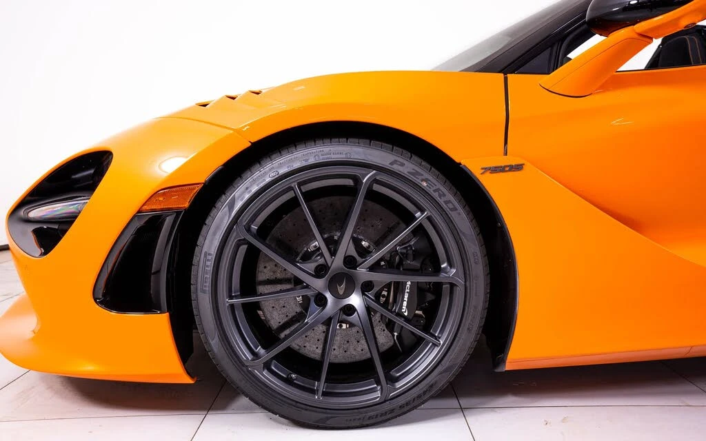 2027 McLaren 750S Spider - Image 17 of 26