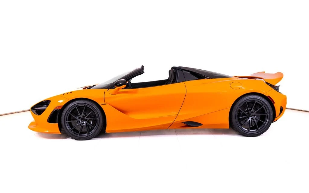 2027 McLaren 750S Spider - Image 2 of 26