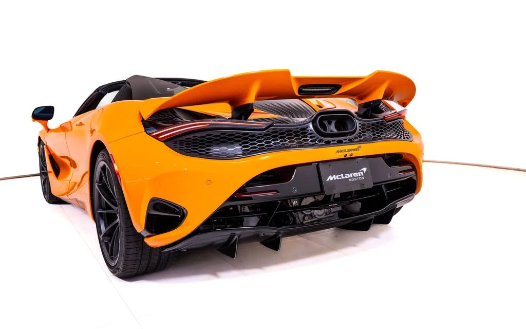 2027 McLaren 750S Spider - Image 13 of 26