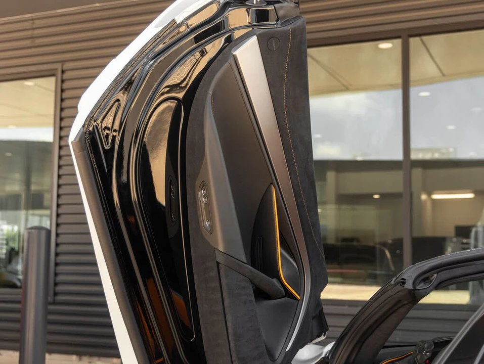 2027 McLaren 750S Spider - Image 27 of 31