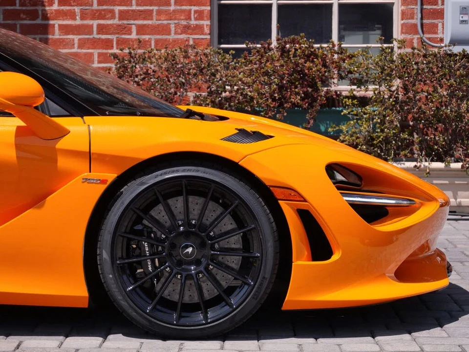 2027 McLaren 750S Spider - Image 16 of 29