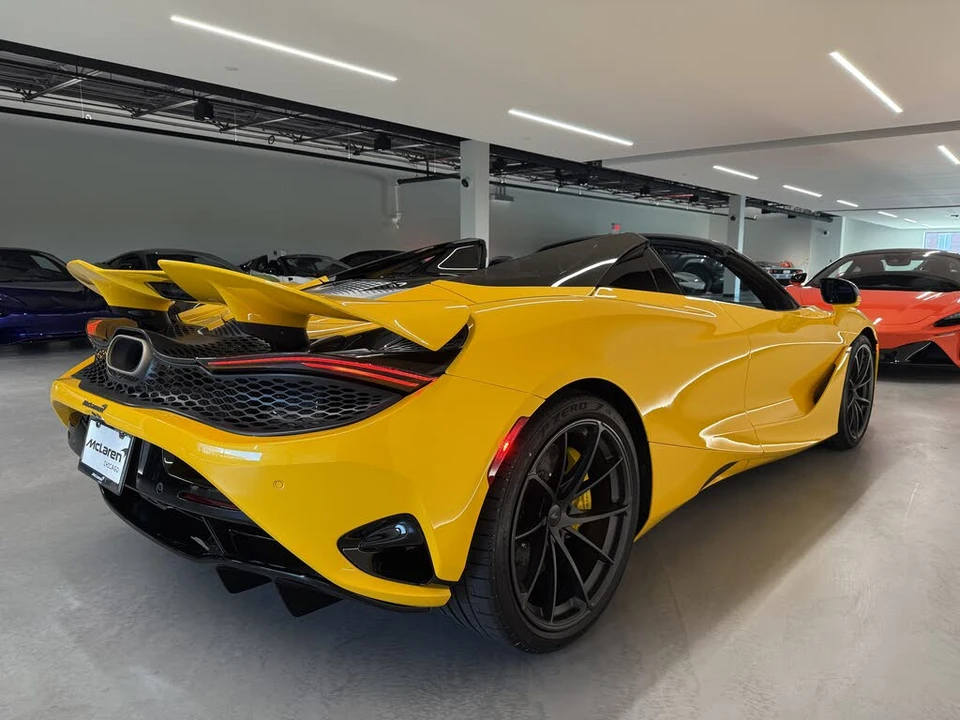 2027 McLaren 750S Spider - Image 8 of 25