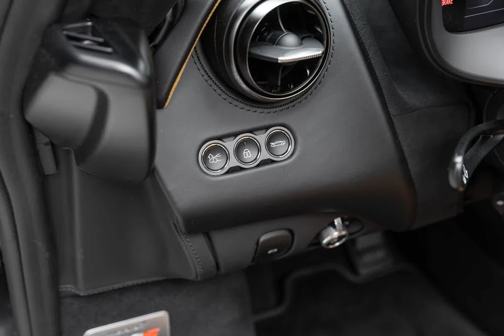 2027 McLaren 750S Spider - Image 26 of 31