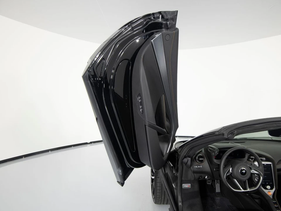 2027 McLaren 750S Spider - Image 11 of 31