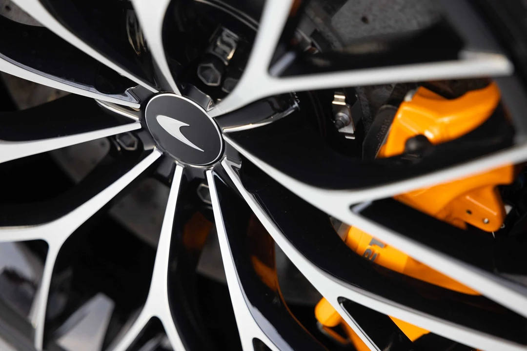 2027 McLaren GT - Image 11 of 31