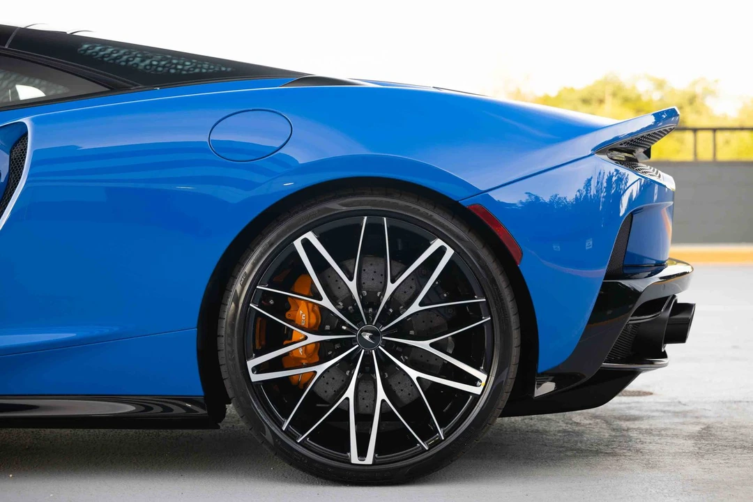 2027 McLaren GT - Image 13 of 31