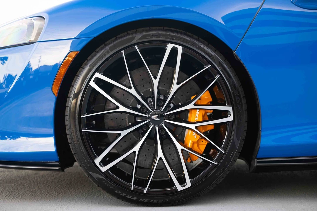 2027 McLaren GT - Image 12 of 31