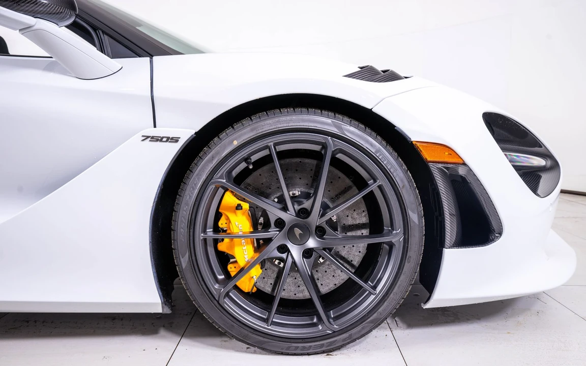 2027 McLaren 750S Spider - Image 22 of 28
