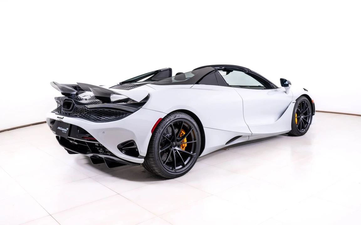 2027 McLaren 750S Spider - Image 7 of 28