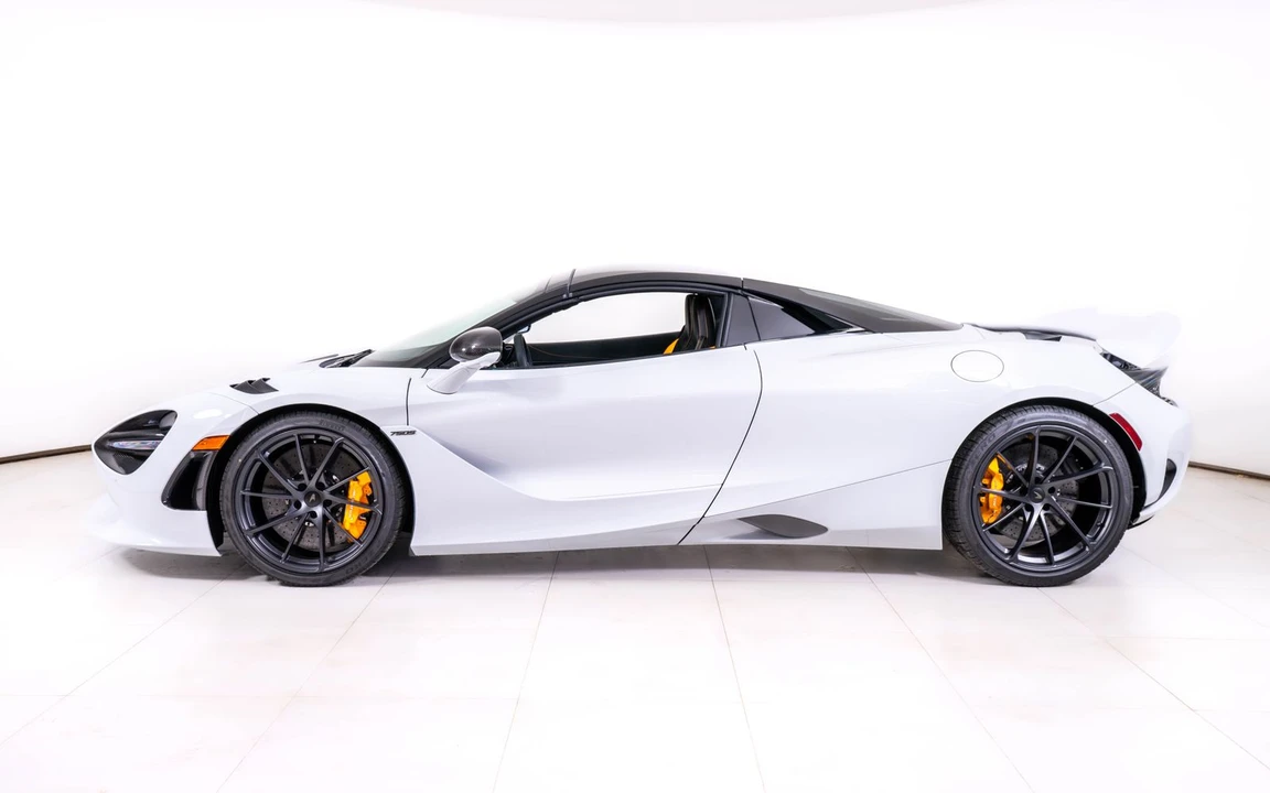 2027 McLaren 750S Spider - Image 3 of 28