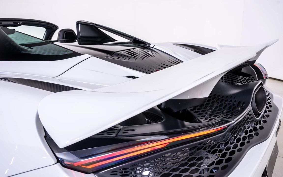 2027 McLaren 750S Spider - Image 15 of 28