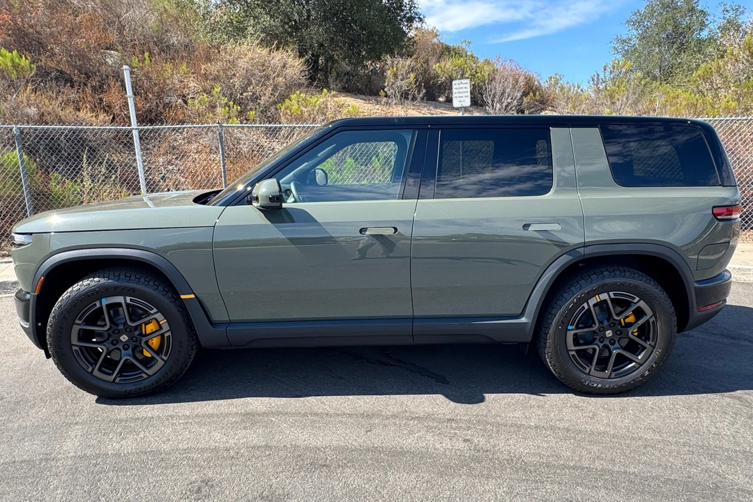 2027 Rivian - Image 3 of 31