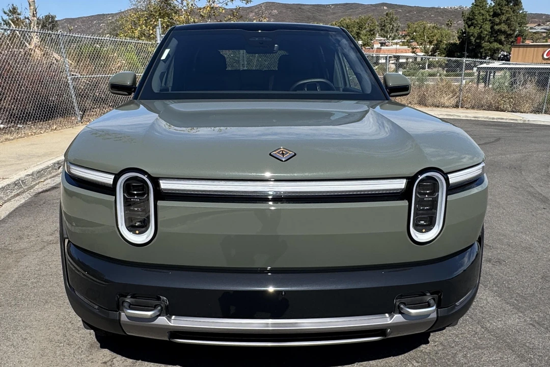 2027 Rivian - Image 2 of 31