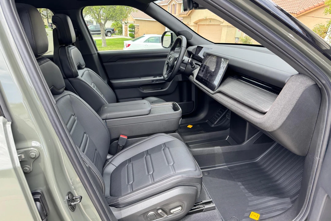 2027 Rivian - Image 27 of 31