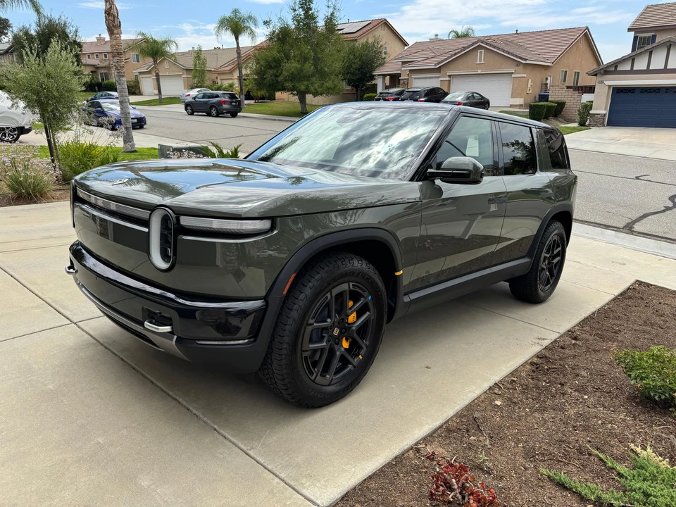 2027 Rivian - Image 16 of 31