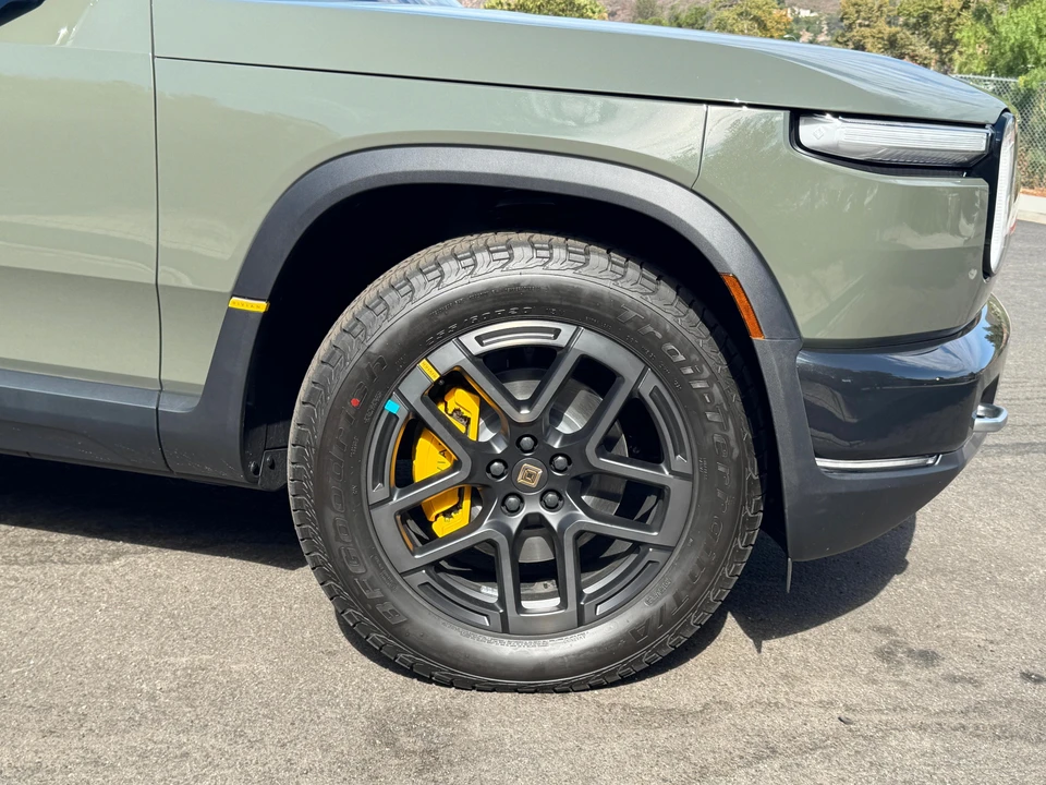 2027 Rivian - Image 25 of 31