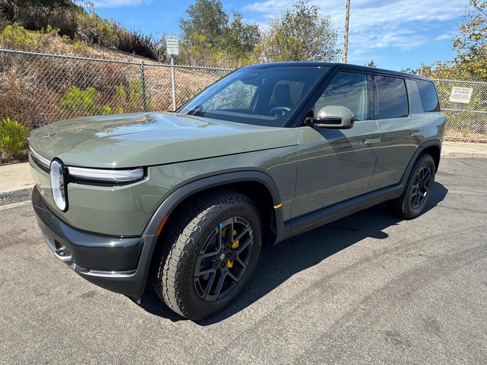 2027 Rivian - Image 7 of 31