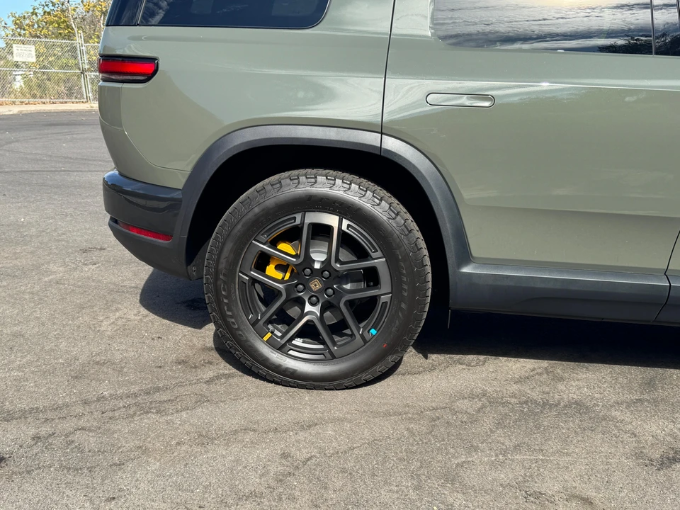2027 Rivian - Image 24 of 31