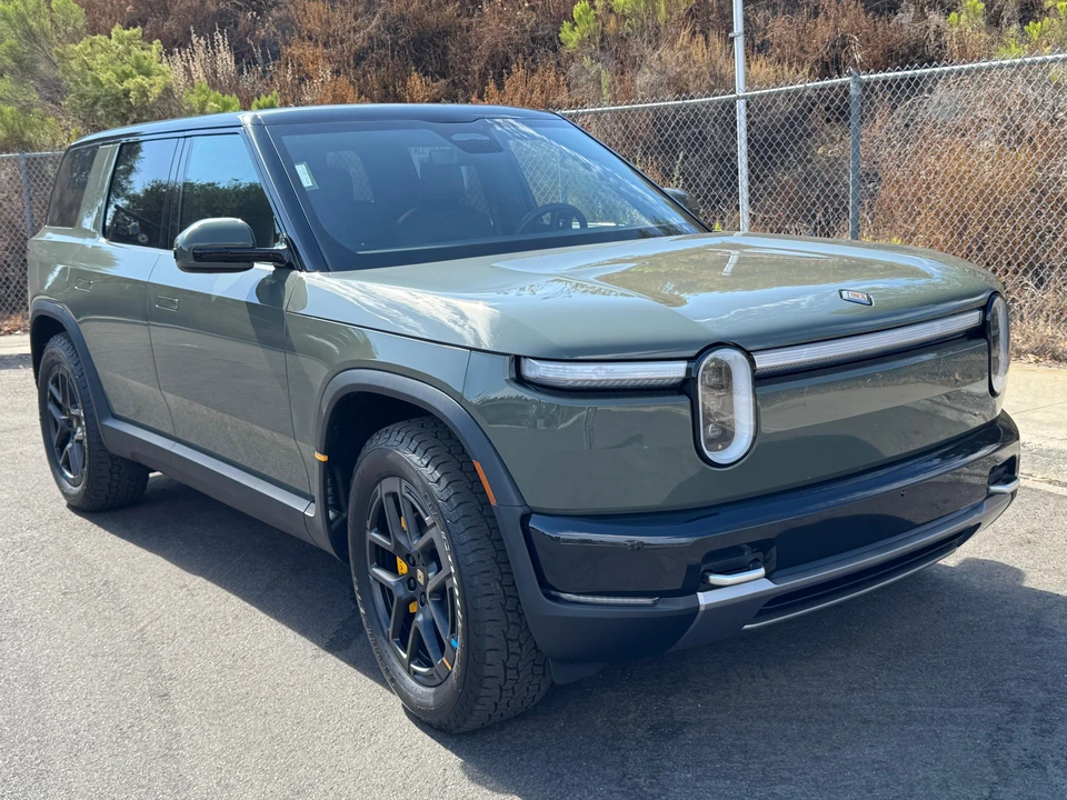 2027 Rivian - Image 14 of 31