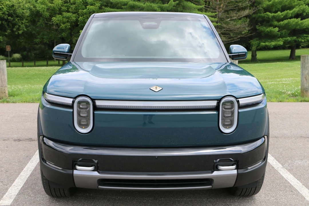 2027 Rivian - Image 2 of 31