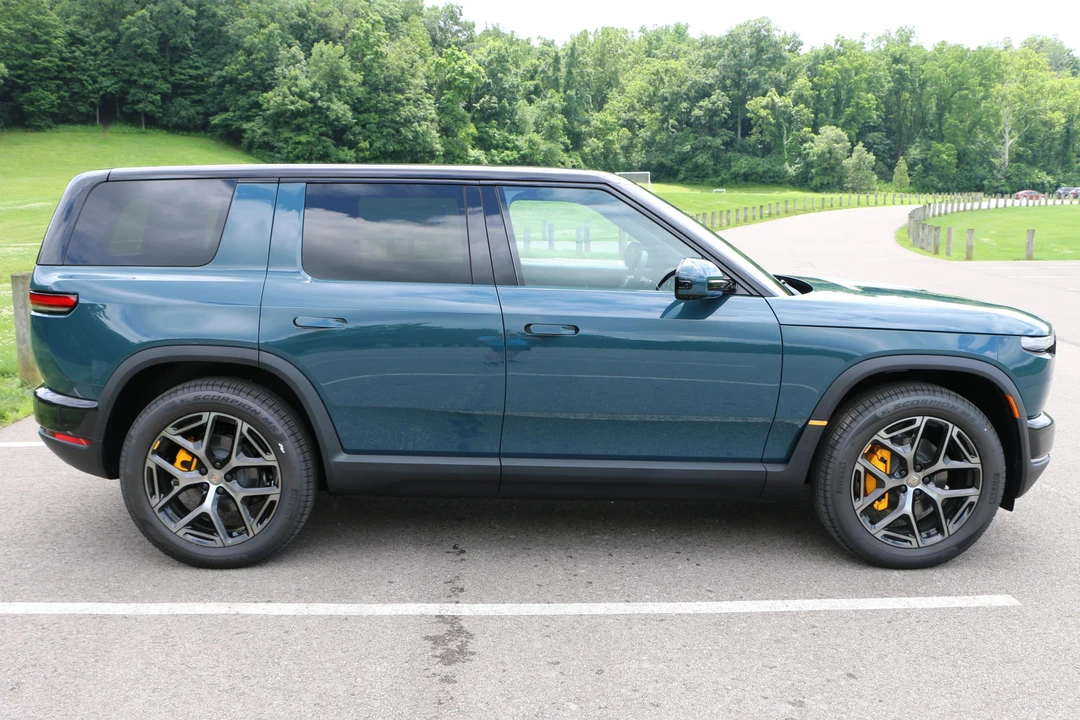 2027 Rivian - Image 3 of 31