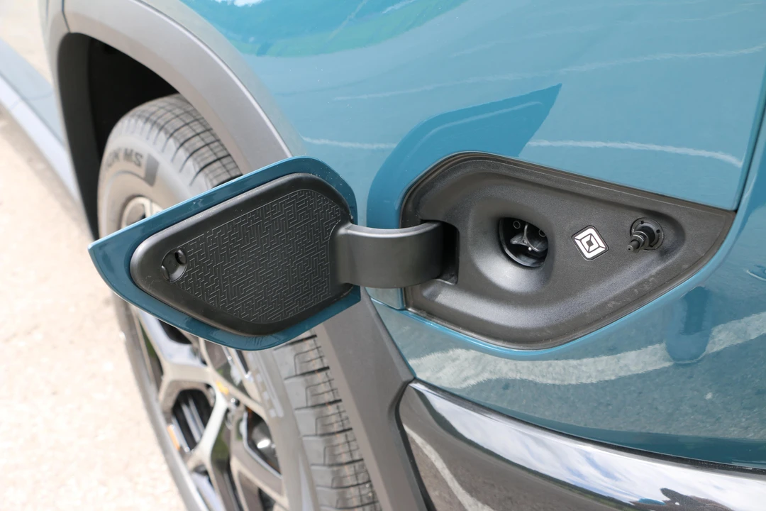 2027 Rivian - Image 29 of 31