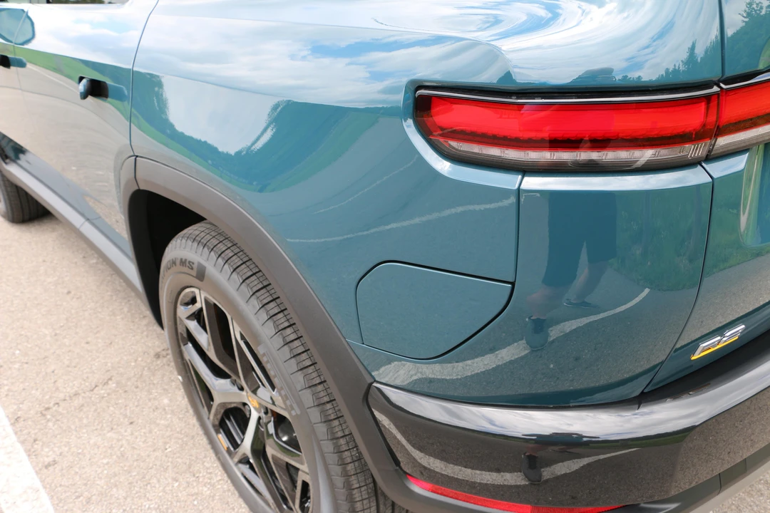 2027 Rivian - Image 28 of 31