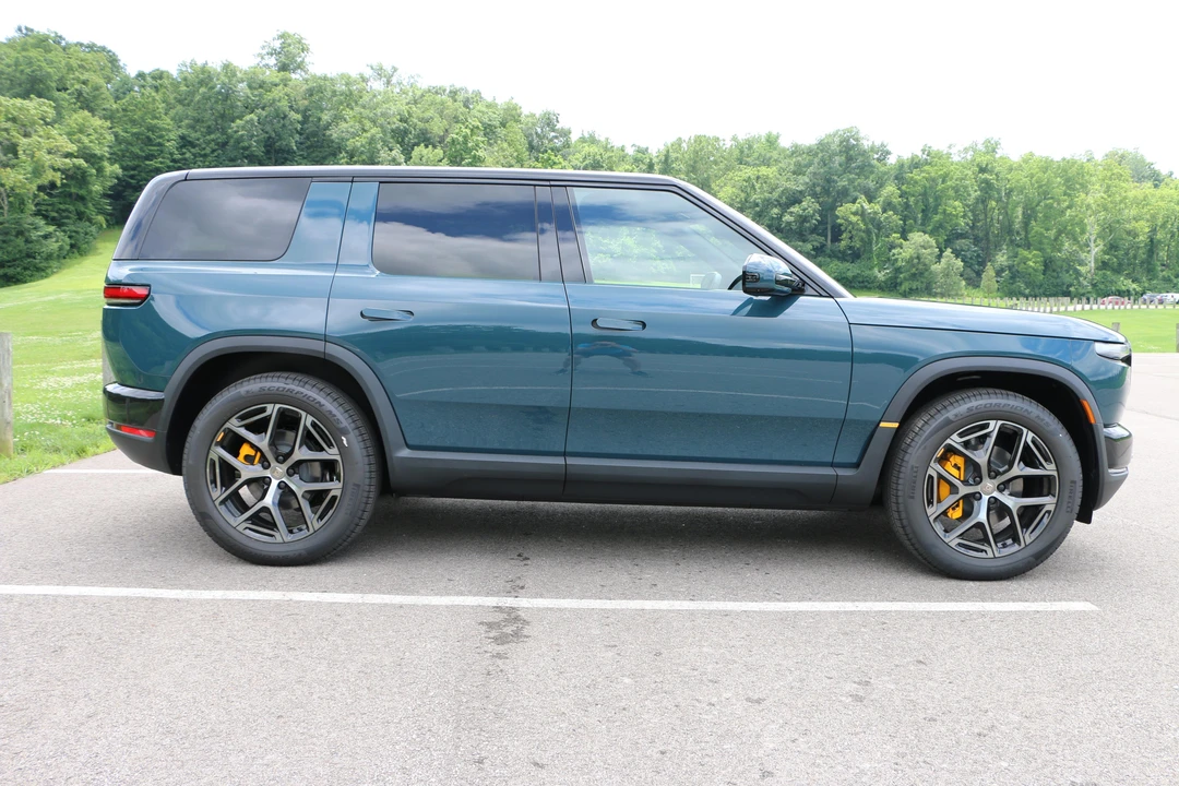 2027 Rivian - Image 15 of 31
