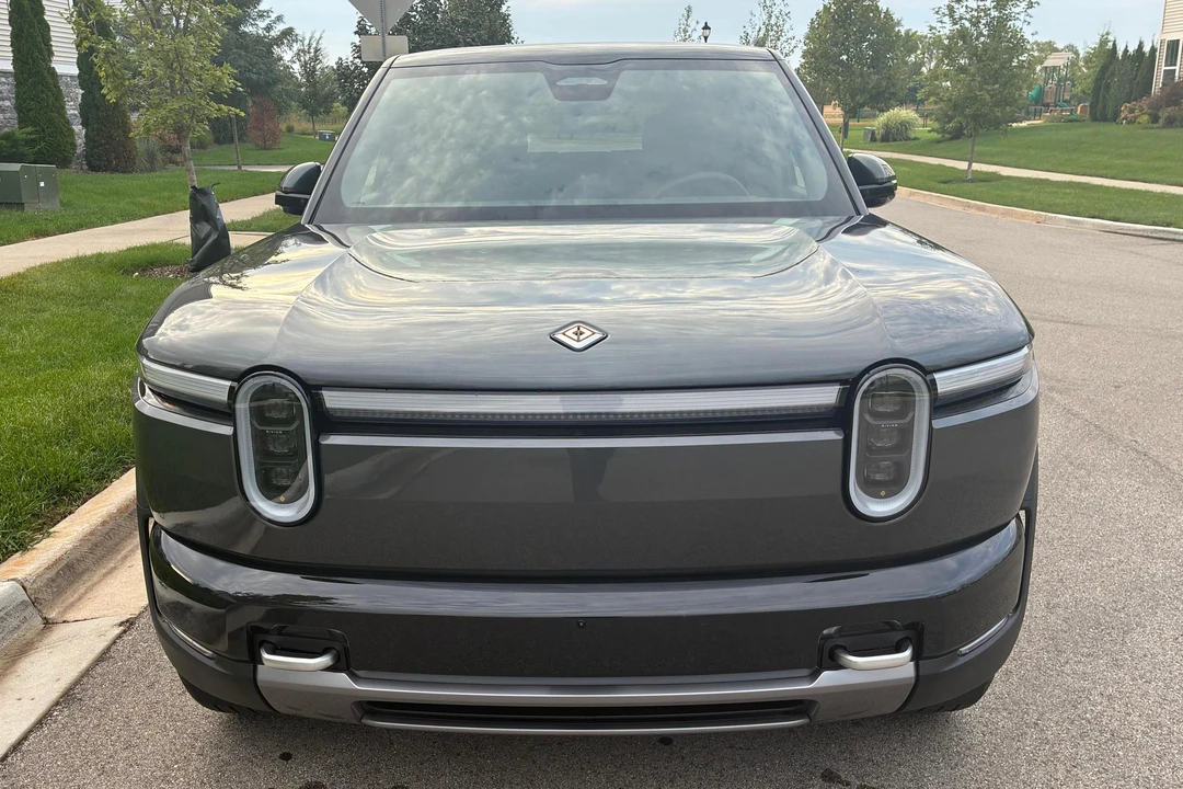 2027 Rivian - Image 2 of 31