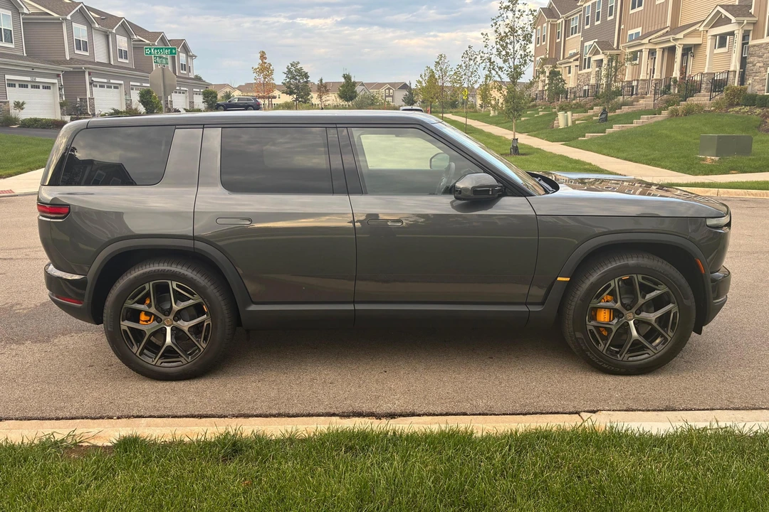 2027 Rivian - Image 3 of 31